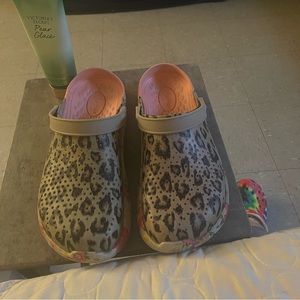 Crocs LiteRide Clogs Leopard Floral